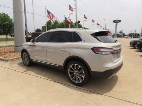 Certified 2022 Lincoln Nautilus Reserve FWD image 15