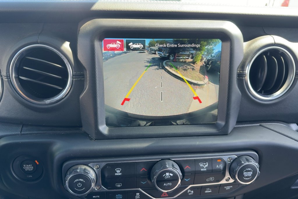 Used 2021 Jeep Wrangler Unlimited Sahara w/ Safety Group AWD/4WD image 17