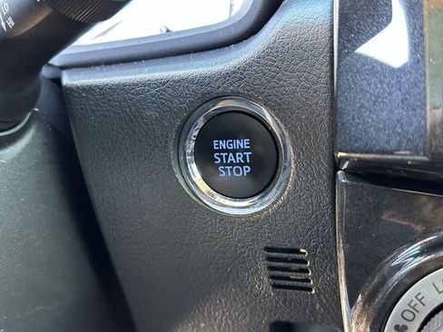 Used 2020 Toyota 4Runner Venture w/ Moonroof Package AWD/4WD image 22