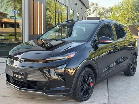 Used 2023 Chevrolet Bolt EUV LT w/ Redline Edition FWD image 2