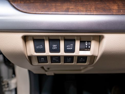 Used 2016 Subaru Outback 3.6R Limited image 32