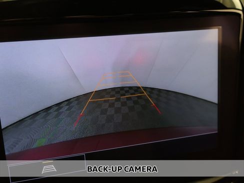 Used 2023 Chevrolet Traverse LT w/ LPO, Floor Liner Package image 5