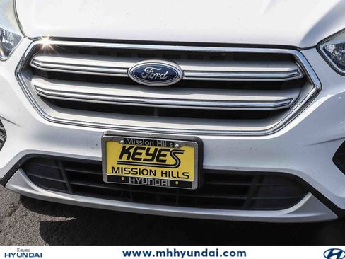 Used 2018 Ford Escape SE w/ SE Sync 3 Package AWD/4WD image 8