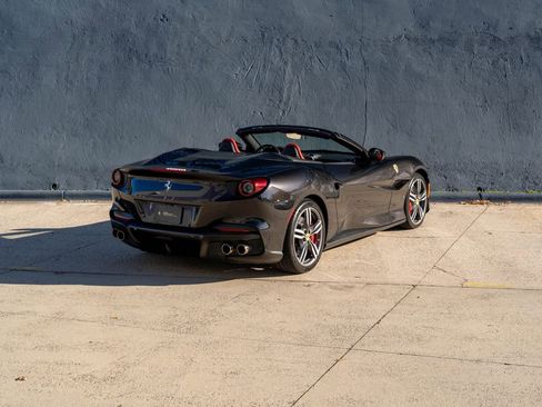 Certified 2022 Ferrari Portofino M image 8