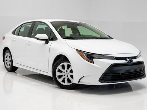 Used 2024 Toyota Corolla LE FWD image 6