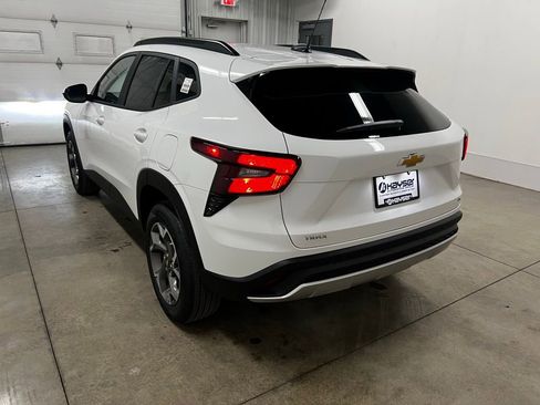 New 2026 Chevrolet Trax LT w/ Sunroof Package image 4