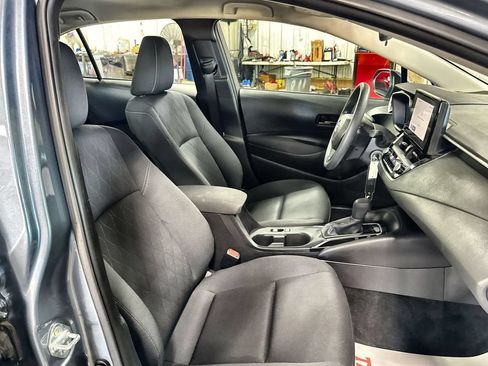 Used 2025 Toyota Corolla LE FWD image 30