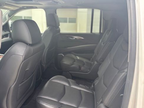 Used 2020 Cadillac Escalade ESV Premium Luxury AWD/4WD image 13
