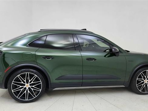 Used 2025 Porsche Macan 4S Electric image 6