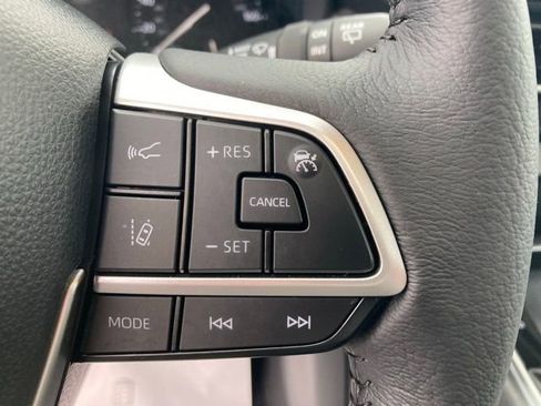 Used 2025 Toyota Sienna XLE w/ XLE Plus Package image 31