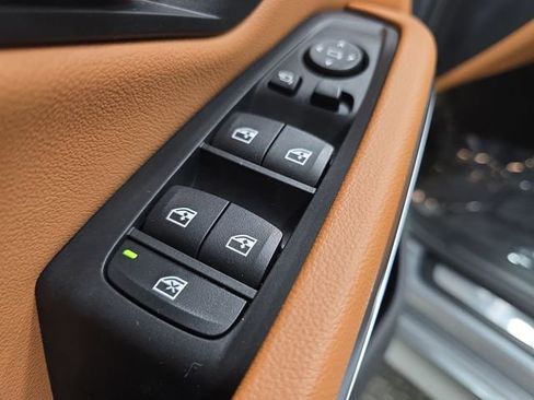 Certified 2025 BMW 330i xDrive Sedan w/ Convenience Package AWD/4WD image 24