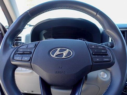 Used 2021 Hyundai Venue FWD image 13