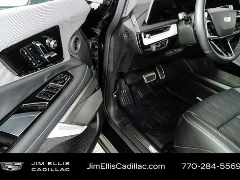 Used 2025 Cadillac Optiq Luxury 2 w/ LPO, Floor Liner Package AWD/4WD image 8