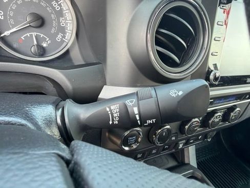 Used 2022 Toyota Tacoma TRD Sport w/ TRD Premium Sport Package AWD/4WD image 30