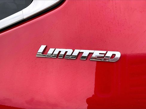 Used 2024 Toyota Tundra Limited AWD/4WD image 8