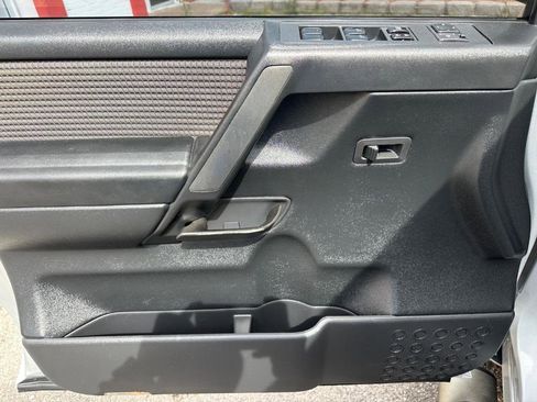 Used 2013 Nissan Titan SV AWD/4WD image 19