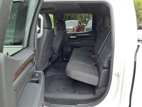 Used 2024 GMC Sierra 1500 SLE image 11