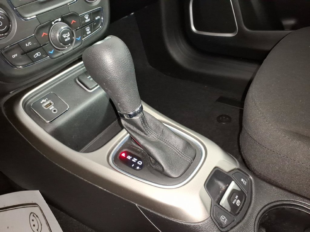Used 2021 Jeep Compass Sport w/ Cold Weather Group FWD image 22