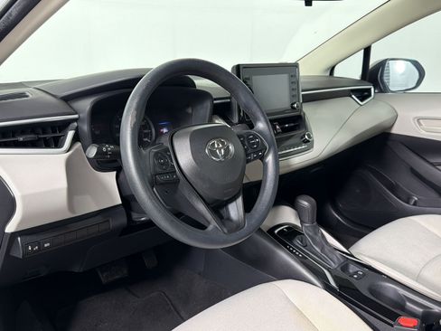 Used 2022 Toyota Corolla L FWD image 3