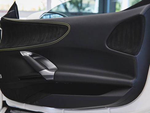 Used 2024 Ferrari SF90 Spider image 41