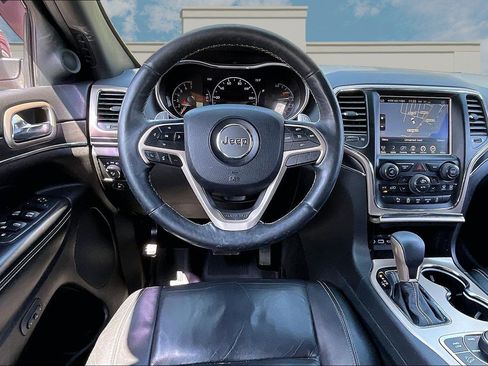 Used 2017 Jeep Grand Cherokee Limited AWD/4WD image 5