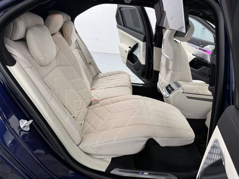 Used 2024 BMW 760i xDrive AWD/4WD image 18