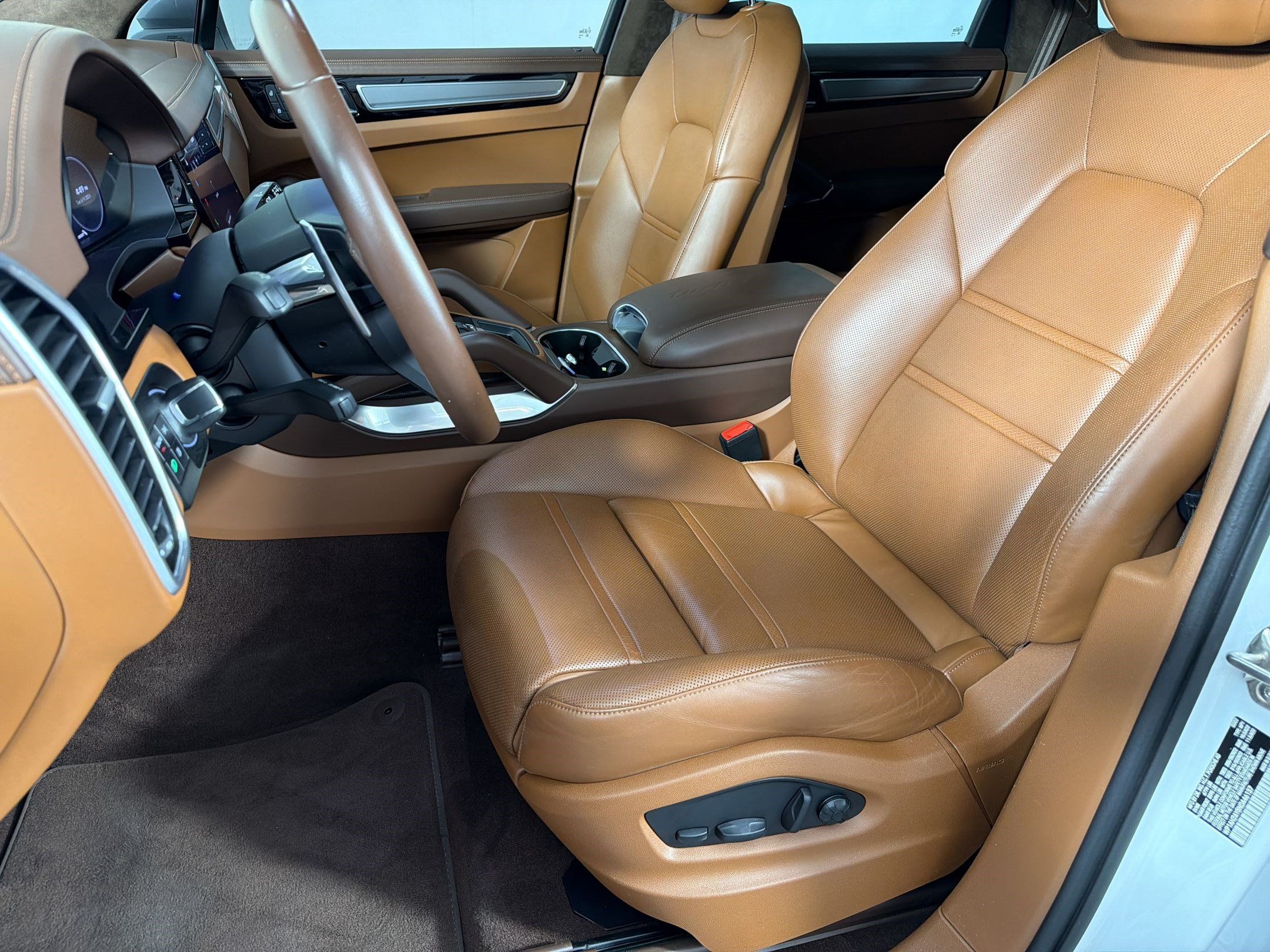 Certified 2022 Porsche Cayenne Turbo S AWD/4WD image 5