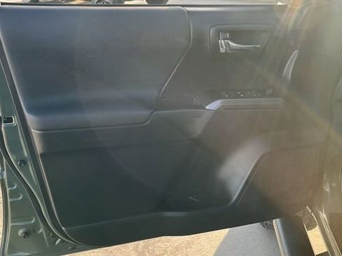 Used 2021 Toyota Tacoma TRD Sport image 5