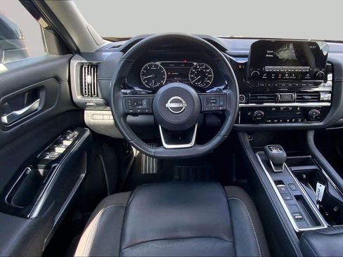 Used 2024 Nissan Pathfinder SL w/ SL Premium Package FWD image 6