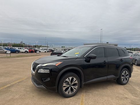 Certified 2022 Nissan Rogue SV image 8