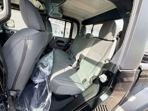 New 2026 Jeep Gladiator Sport image 25