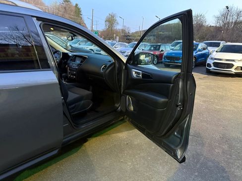 Used 2019 Nissan Pathfinder SV AWD/4WD image 13