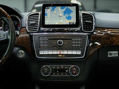 Used 2017 Mercedes-Benz GLS 550 4MATIC image 33