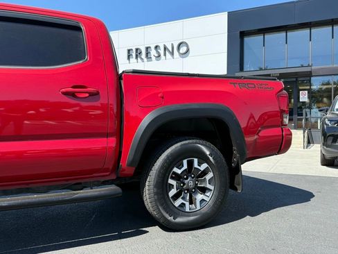 Used 2017 Toyota Tacoma TRD Off-Road AWD/4WD image 5