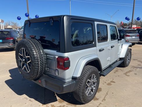 Used 2024 Jeep Wrangler Sahara image 5