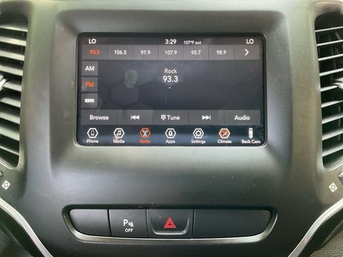 Used 2019 Jeep Cherokee Latitude Plus AWD/4WD image 20