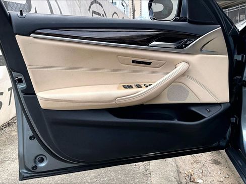 Used 2019 BMW 530i image 21