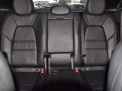 Used 2023 Porsche Cayenne Platinum Edition image 20