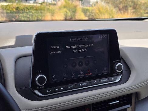 Used 2025 Nissan Rogue SV FWD image 33