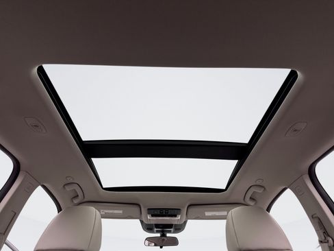 Used 2023 Nissan Rogue SV w/ SV Premium B Package image 17