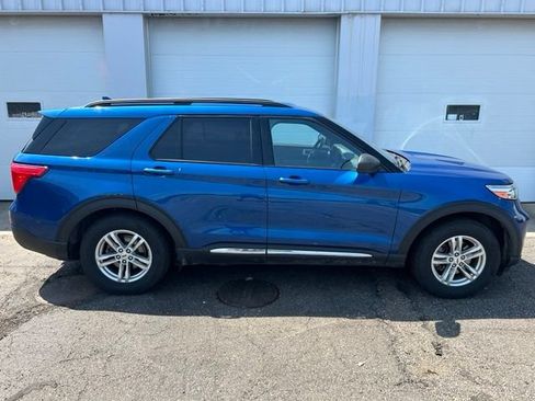 Used 2020 Ford Explorer XLT w/ Equipment Group 202A AWD/4WD image 6