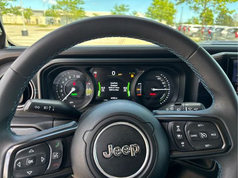Used 2024 Jeep Wrangler Unlimited Rubicon 4xe AWD/4WD image 20
