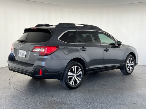 Used 2019 Subaru Outback 2.5i Limited AWD/4WD image 3