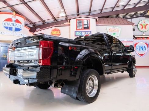 Used 2022 Ford F450 Platinum w/ FX4 Off-Road Package image 3