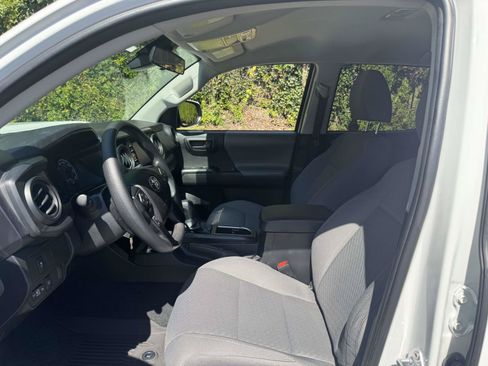 Used 2022 Toyota Tacoma SR AWD/4WD image 17