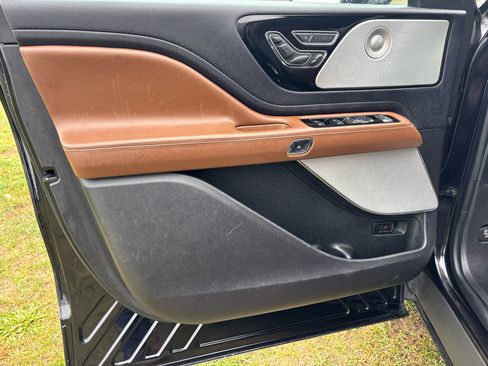 Used 2020 Lincoln Aviator Reserve w/ Equipment Group 202A image 9