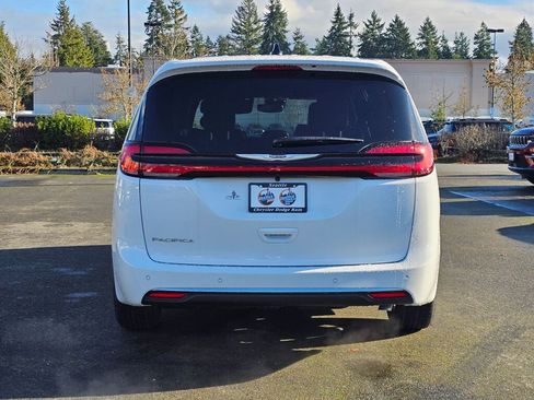 New 2026 Chrysler Pacifica Select image 7