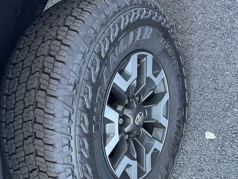 Certified 2023 Toyota Tacoma TRD Off-Road image 22