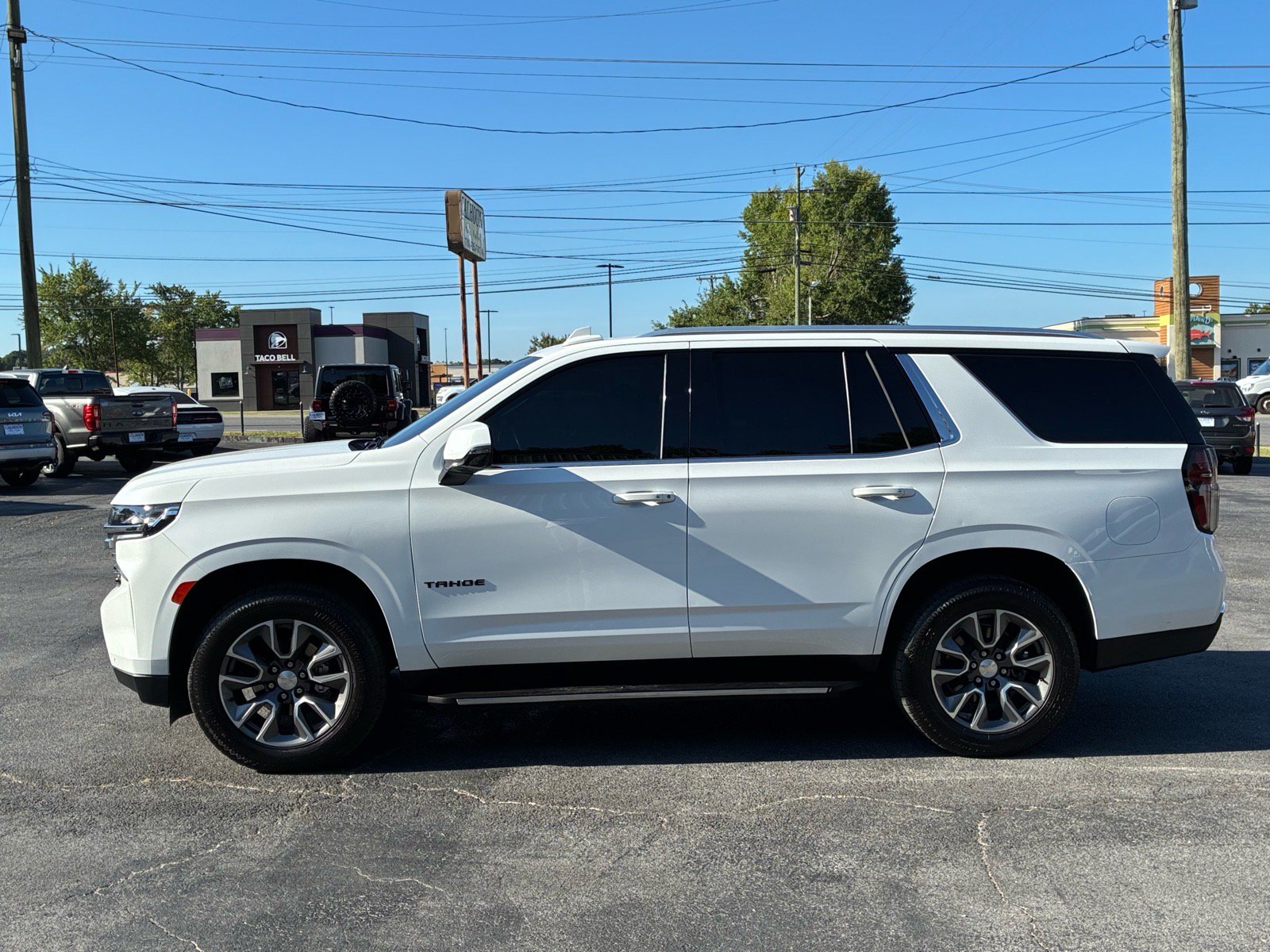 Used 2023 Chevrolet Tahoe LT w/ Luxury Package RWD image 3