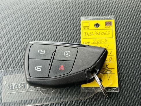 Used 2025 Chevrolet Equinox LT w/ Safety and Technology Package image 34